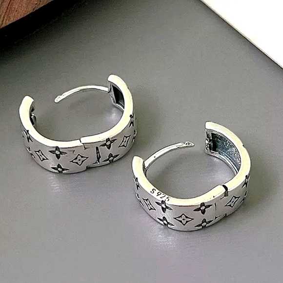 Silver Luxury Four Leaf Clover Earrings Hoop Huggie Minimalist - Picture 8 of 11